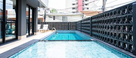Deluxe Apartment | Pool | Outdoor pool