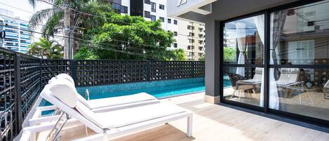 Kolam renang terbuka