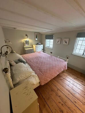 4 chambres, fer et planche à repasser, Wi-Fi, draps fournis