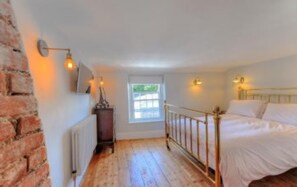 4 slaapkamers, een strijkplank/strijkijzer, wifi, beddengoed