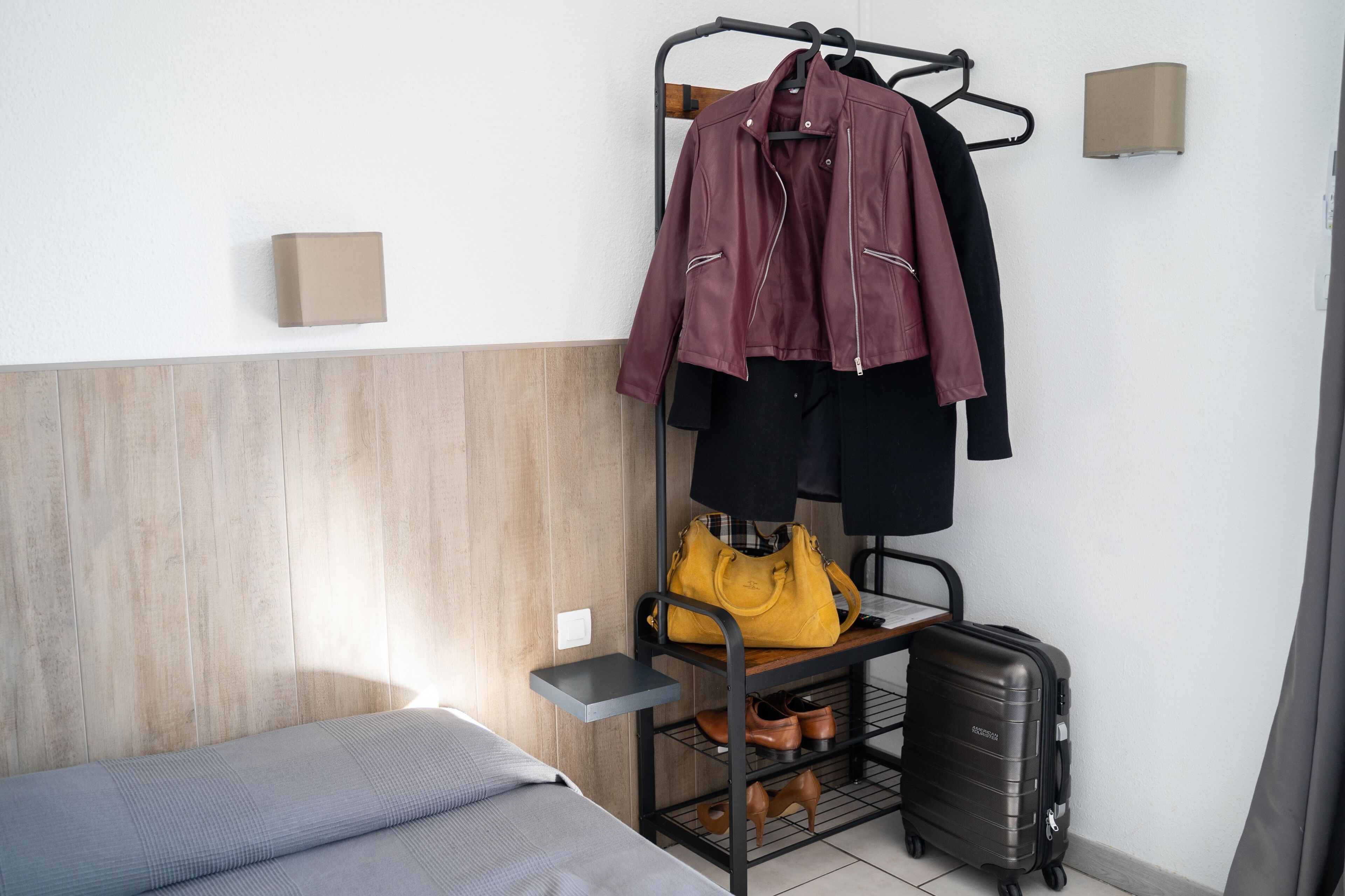 soundproofing, free wifi, bed sheets