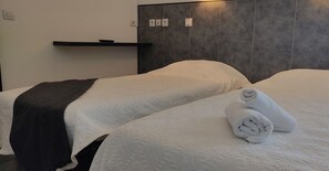 Soundproofing, free WiFi, bed sheets - Clos la Verdiere (Velaux)
