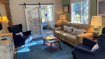 Televisio, takka, työhuone