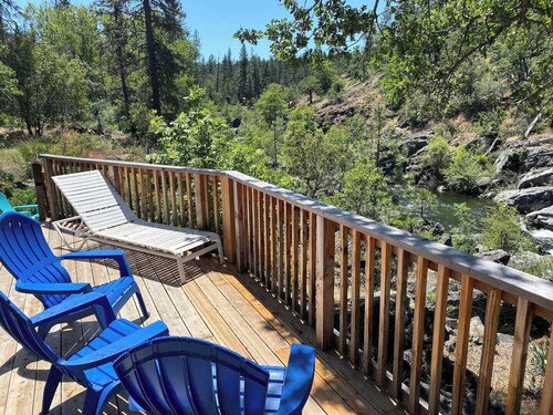 Applegate Riverside Retreat