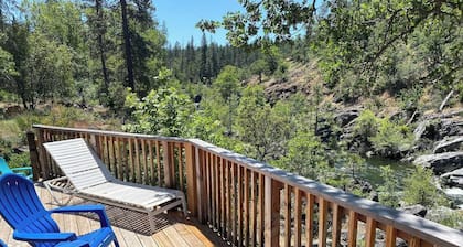 Applegate Riverside Retreat