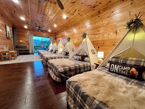 4 habitaciones, tabla de planchar con plancha y cuna de viaje 