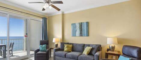 Flatskjerm-TV og DVD-spiller