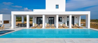 วิลล่าสีทรายทะเล