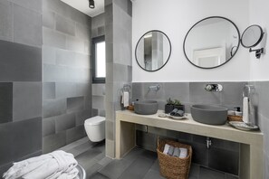 Luxury Villa, 4 Bedrooms, Private Pool, Beach View | Bathroom | Shower, free toiletries, hair dryer, soap - Seasand Villa (Rhodes)