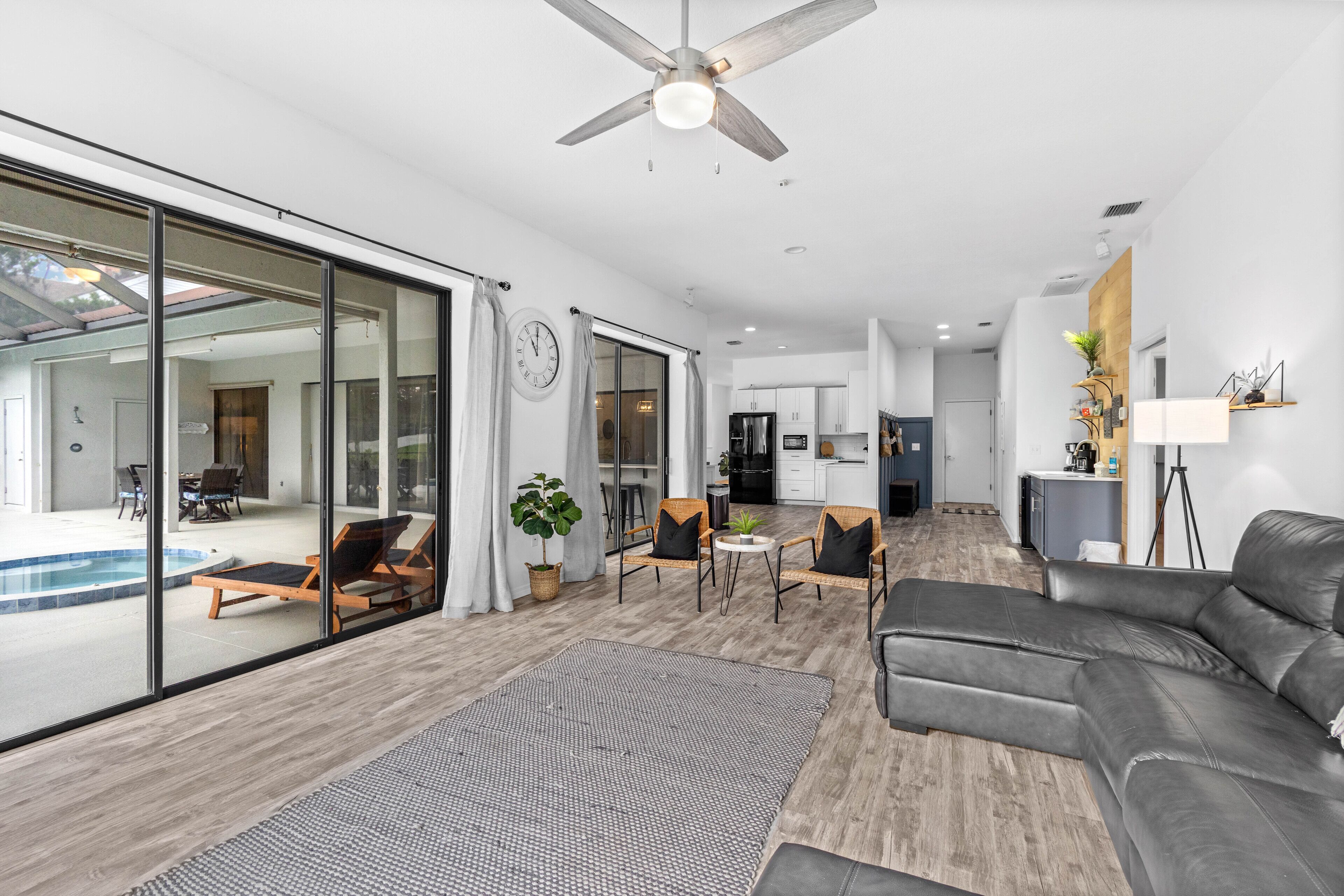 Smart TV, libri, impianto stereo