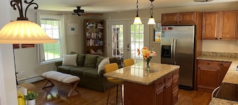 The Sunshine House Near Mystic Seaport