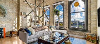 Dakota Gal Digs | Blue Serif