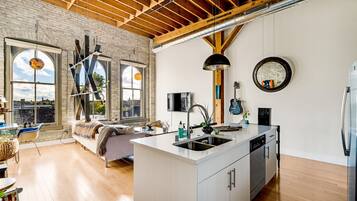 Réfrigérateur, micro-ondes, four, plaque de cuisson