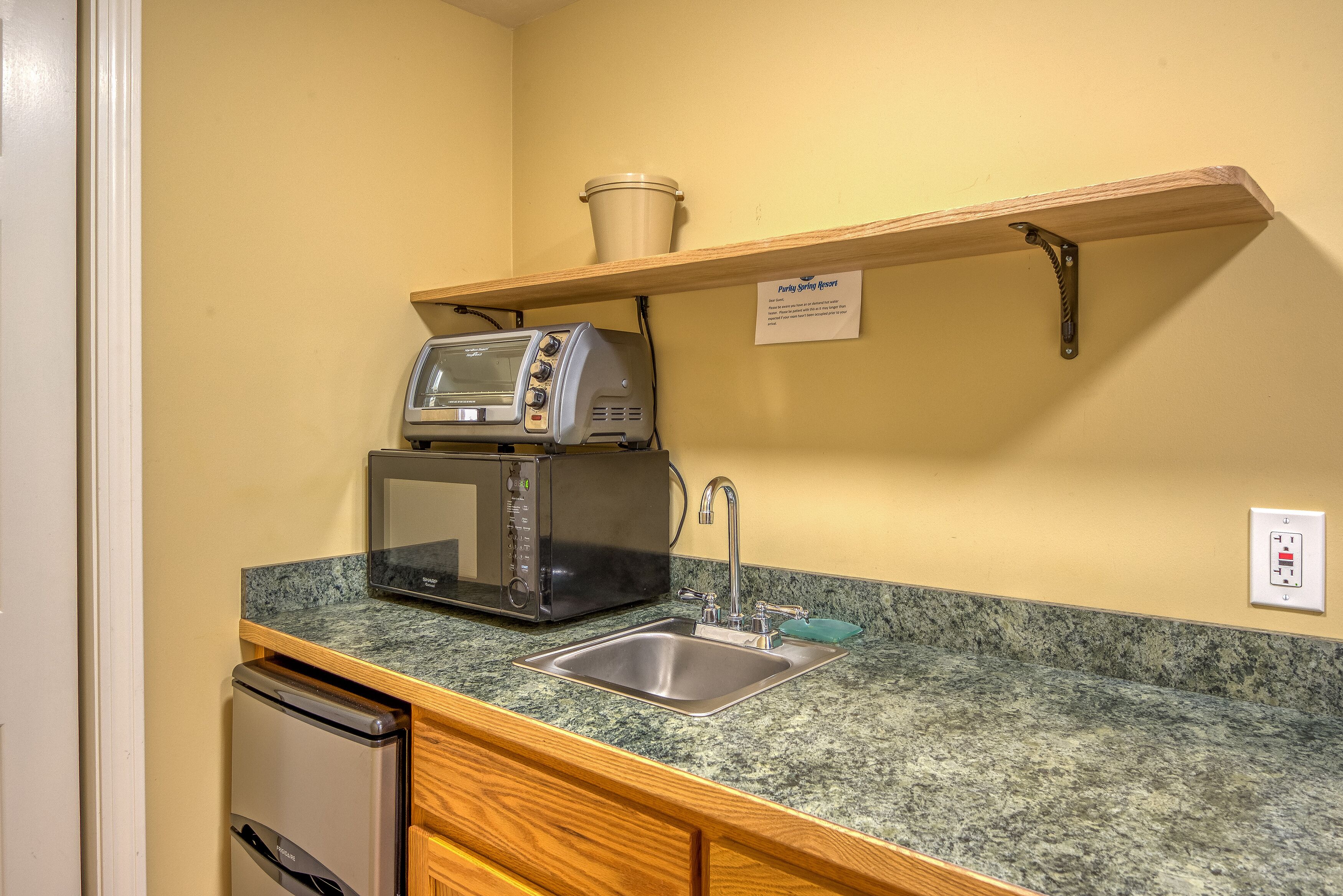 2 room cottage | 1 bedroom, cots/infant beds, free wifi, bed sheets