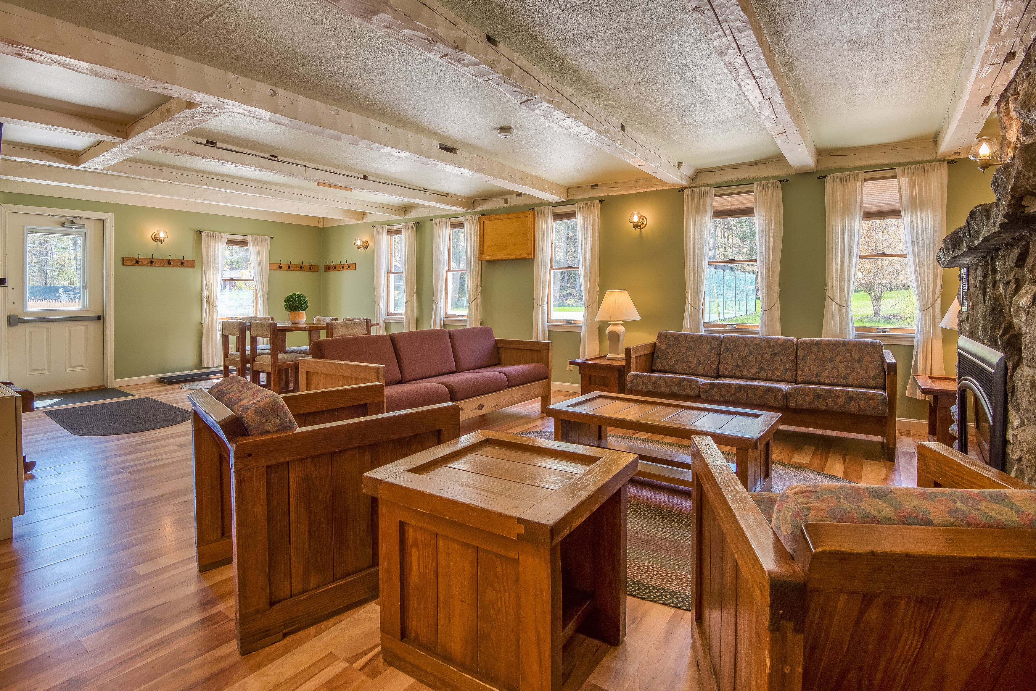 carrigain house | living area | 16-inch flat-screen tv with cable channels, tv