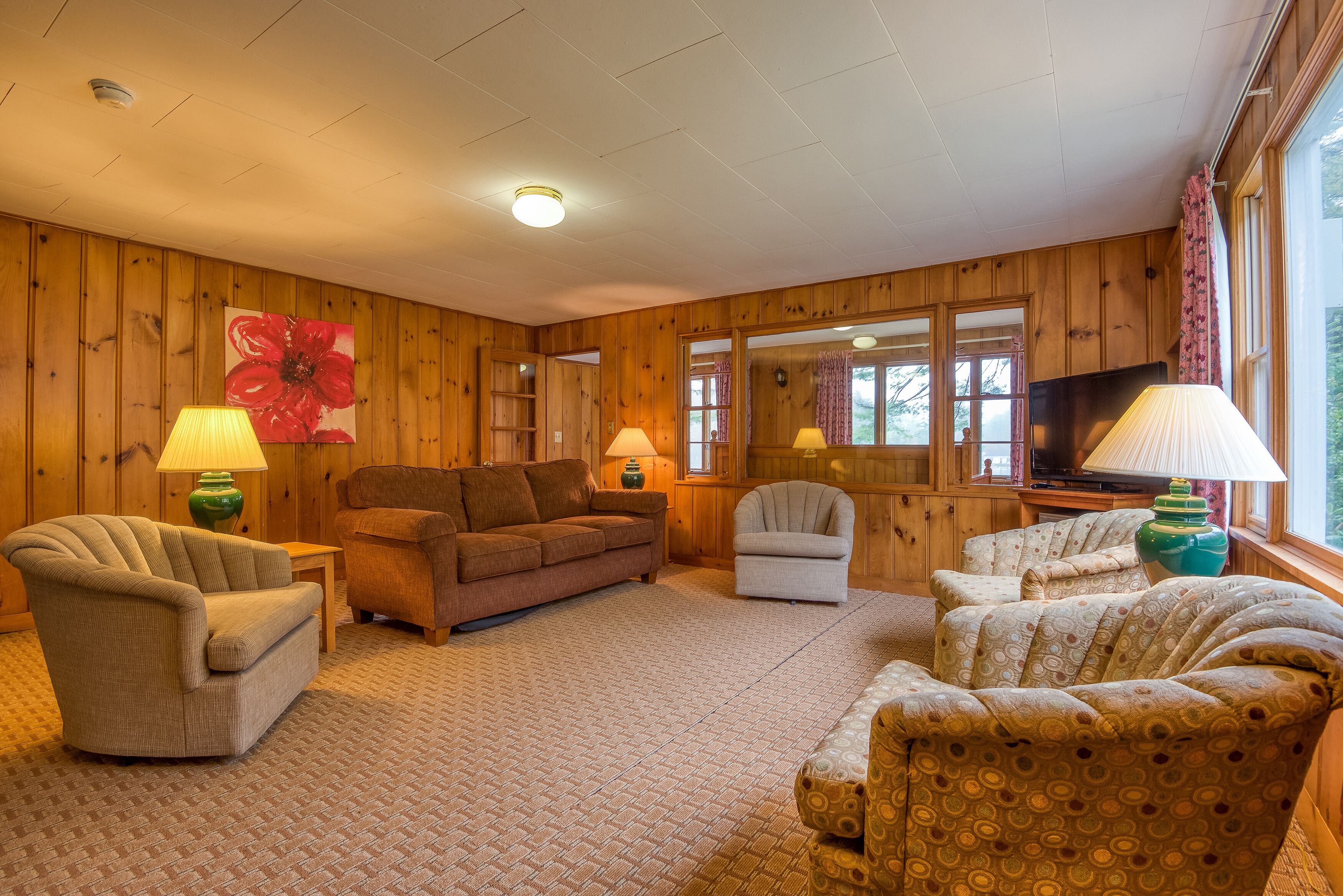 16-inch flat-screen tv with cable channels, tv