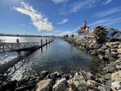 Gorgeous Long Beach Apartment Walking Distance to Beach & Downtown