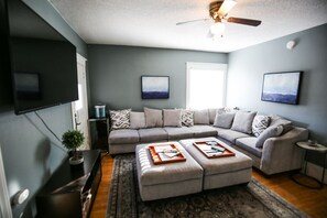 TV connectée, jeux vidéo, lecteur de DVD, livres