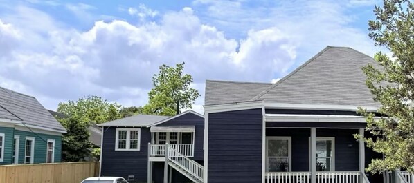 Exterior - THE BUNGALOW in Downtown Houston  (Houston)