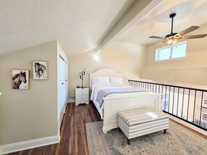 2 bedrooms, iron/ironing board, free WiFi, bed sheets - Water’s Edge Hideaway (Hot Springs)