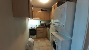 Fridge, oven, coffee/tea maker, toaster