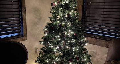 Cozy Cabin with Views