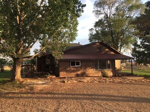 Exterior - Cozy Cabin with Views (Mancos)