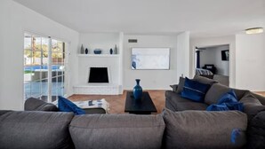 Interior - Luxury Desert Oasis+Sport Court+Theater+Golf+ Spa (Scottsdale)