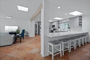 Interior - Luxury Desert Oasis+Sport Court+Theater+Golf+ Spa (Scottsdale)
