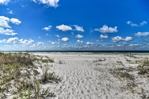 Beach - Sun-Soaked Coastal Hideaway - Steps to Beach! (Indian Shores)