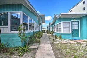 Exterior - Sun-Soaked Coastal Hideaway - Steps to Beach! (Indian Shores)