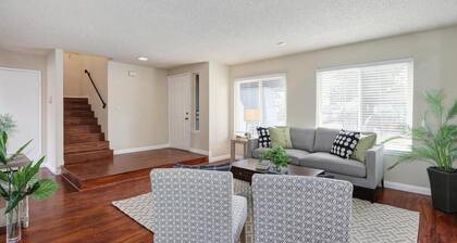 Looking for a vacation? Here you Go! Terrific Family Home with 4 Spacious Bed!!