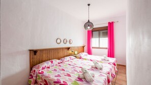 4 chambres, fer et planche à repasser, lit de bébé portatif, Wi-Fi