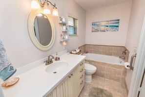 Shower, jetted bath, hair dryer, towels - "Another Day in Paradise" Cozy, quaint 2-1 cottage in a serene relaxing setting (Vero Beach)