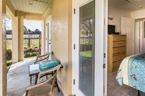 2 habitaciones, tabla de planchar con plancha y cuna de viaje 