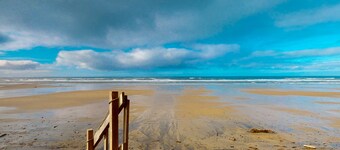 Oceanfront Home w/ Private Hot Tub, Ocean Views, Fireplace & Beach Access Path