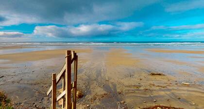 Oceanfront Home w/ Private Hot Tub, Ocean Views, Fireplace & Beach Access Path