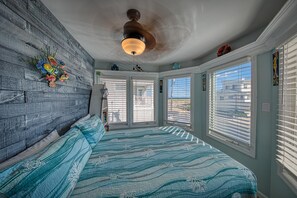 7 bedrooms, desk, iron/ironing board, travel cot