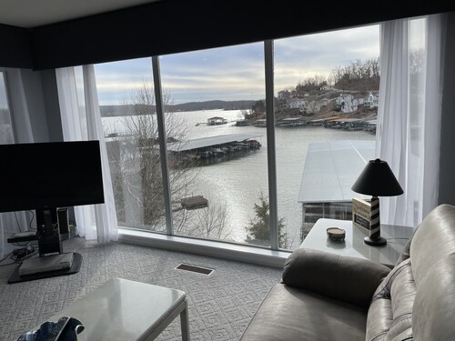 Regatta Bay 2 Story Condo close to Everything