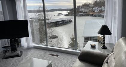 Regatta Bay 2 Story Condo close to Everything