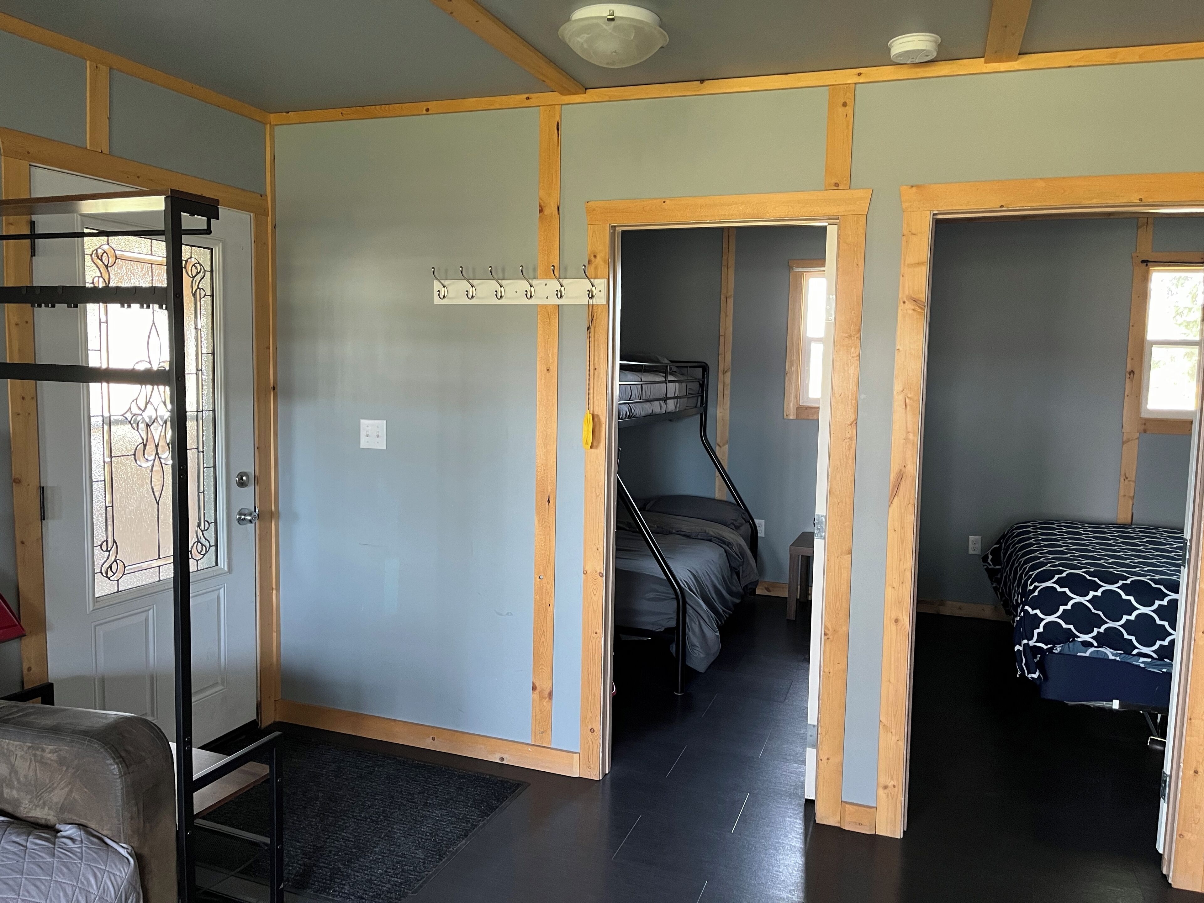 2 室のベッドルーム、WiFi (無料)、ベッドシーツ