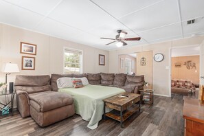 3 bedrooms, desk, iron/ironing board, travel crib