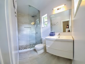 Combined shower/tub, hair dryer, towels, soap