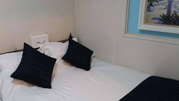 1 bedroom, desk, free WiFi, bed sheets