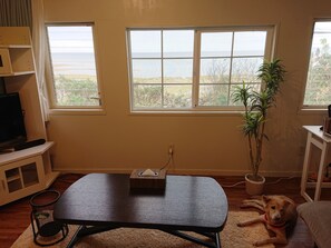 Casa de campo (Maribu Beach House) | Área de estar | TV LCD 32 polegadas com canais digitais, TV