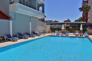 Hồ bơi ngoài trời 