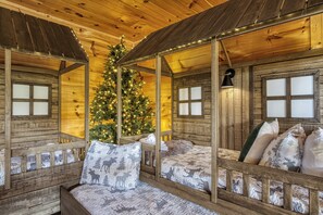 4 soverom, strykejern/-brett, reiseseng for barn og wi-fi (inkludert)