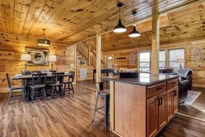 Interior - Family Fun! Kids Mini Cabin Bunk Room- Sleeps 12, Hot Tub, Mtn Views, Pool Table (Sevierville)