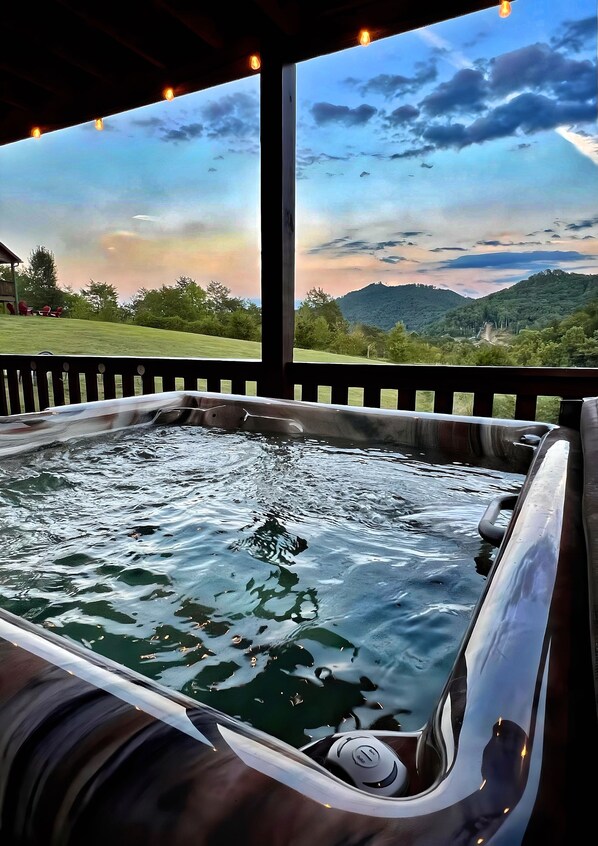 Outdoor spa tub