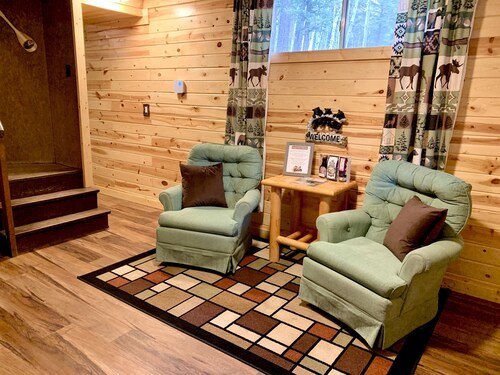 Kid friendly - Rustic Charm - 23 miles to YNP